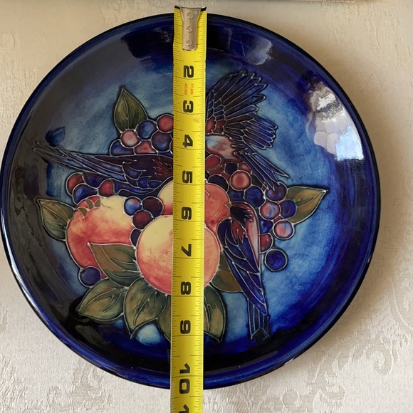 Rare Moorcroft Blue Finches English decorative art pottery plate, signed, 1991 - Picture 9 of 9